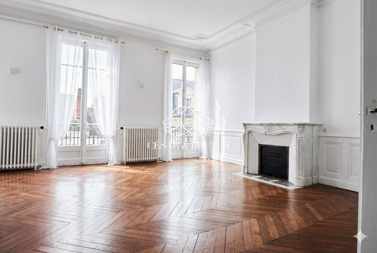 Appartement 8 pièces 266 m² · à Roanne · 266 m² · 1 800 €/mois