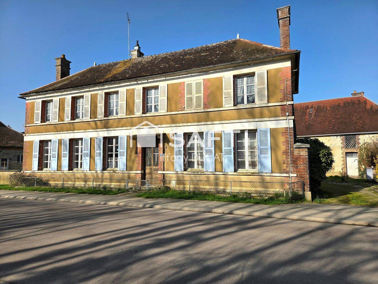 Maison 6 pièces 141 m² · à Vanlay · 141 m² · 72 000 €