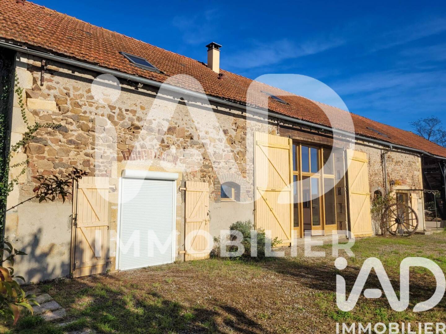 Maison 8 pièces 317 m² · à Néris-les-Bains · 317 m² · 129 900 €