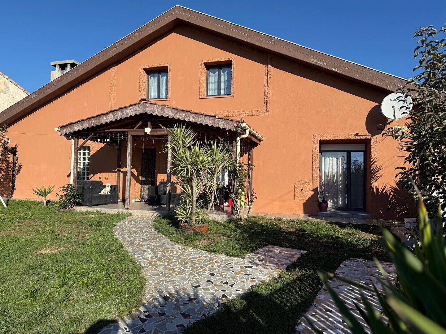 Maison 8 pièces 220 m² · à Tauriac · 220 m² · 313 000 €