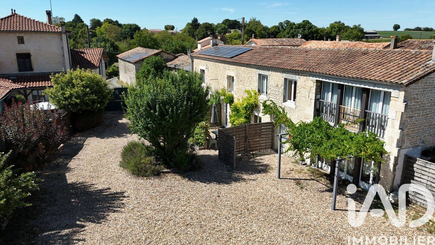 Maison 11 pièces 371 m² · à Souvigné · 371 m² · 399 000 €