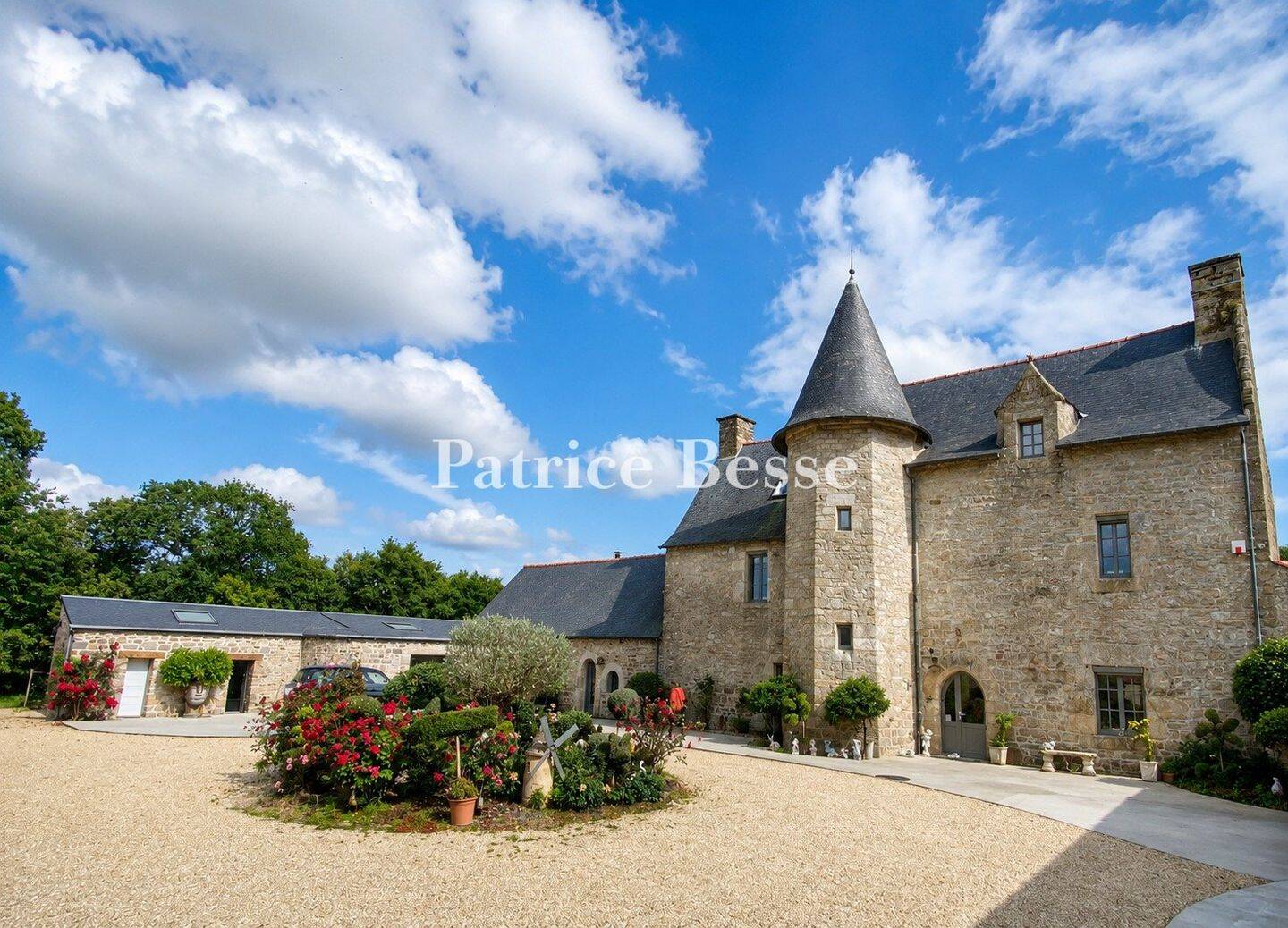 Maison 9 pièces 312 m² · à Guingamp · 312 m² · 967 000 €