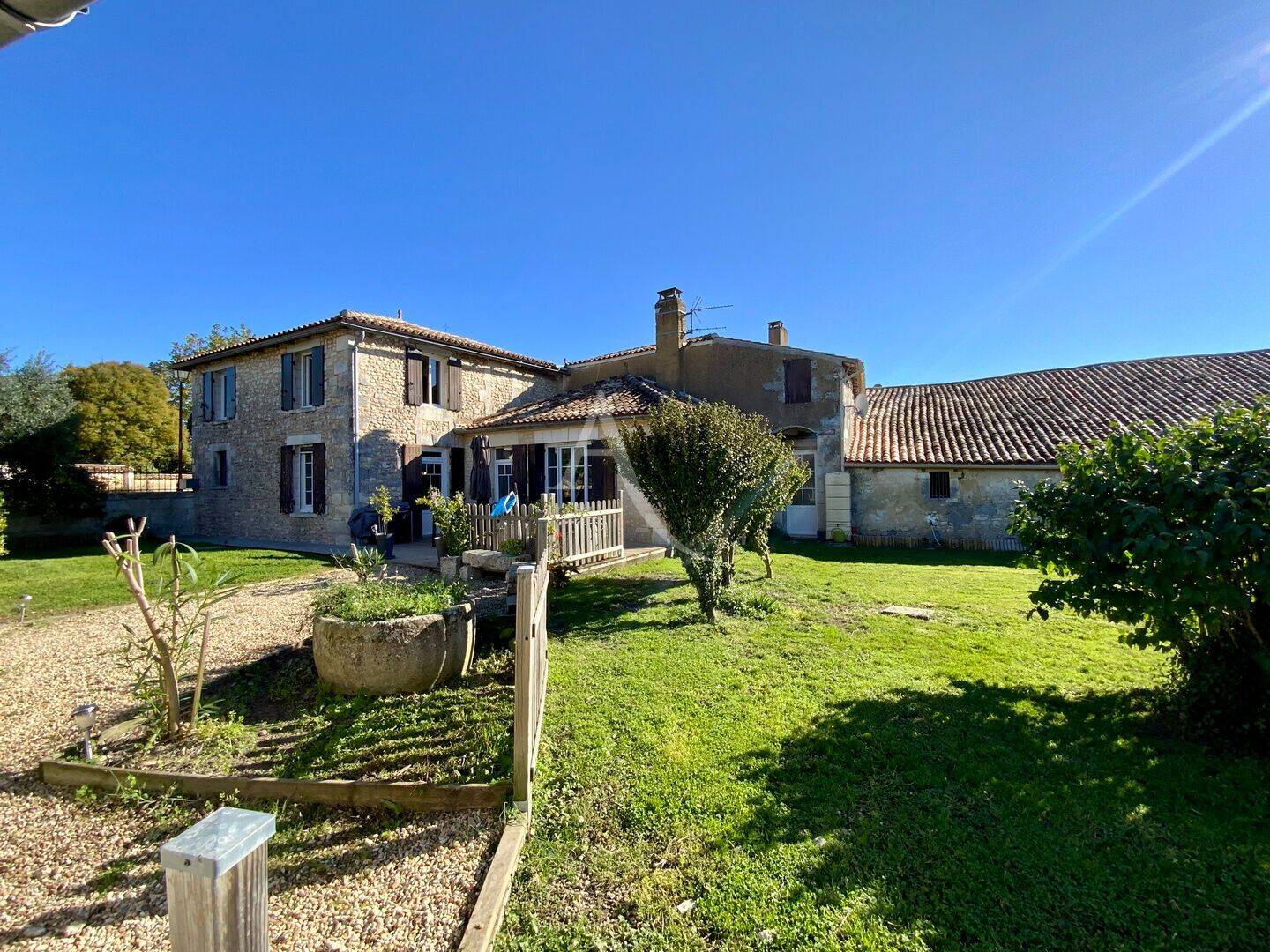 Maison 6 pièces 199 m² · à Mirambeau · 199 m² · 246 750 €