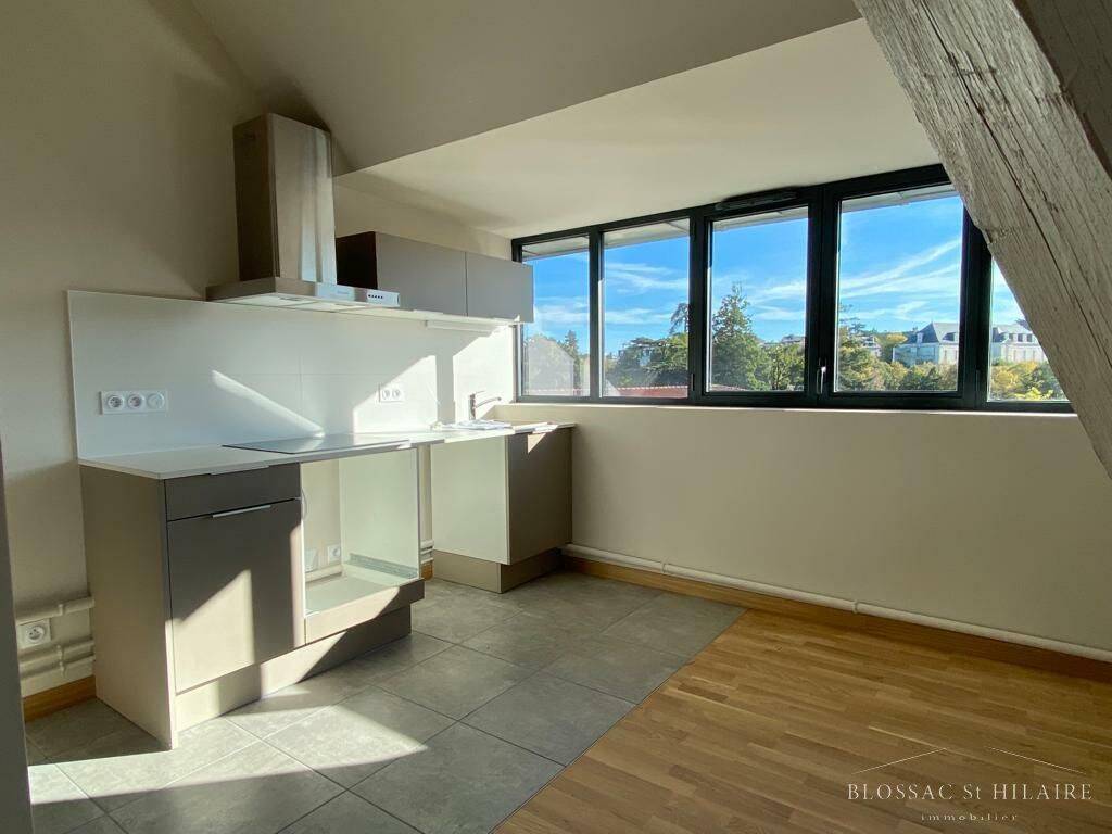 Appartement 3 pièces 94 m² · à Poitiers · 94 m² · 956 €