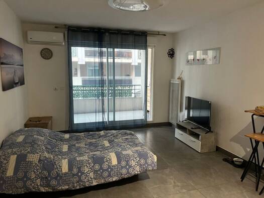 Appartement à louer 920 € 1 pièce 28 m² Étage 1/5 Pont du Lys-Antibes les Pins Antibes 06160