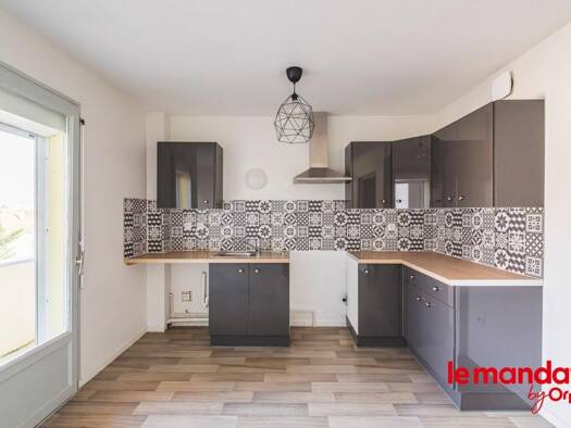 Appartement à louer 720 € 3 pièces 2 chambres 62,3 m² 3ème étage Bernon-Bellenoue-Centre Épernay 51200