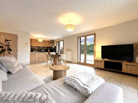 Appartement à vendre 299 000 € 4 pièces 3 chambres 84,2 m² RDC Nord Scionzier 74950