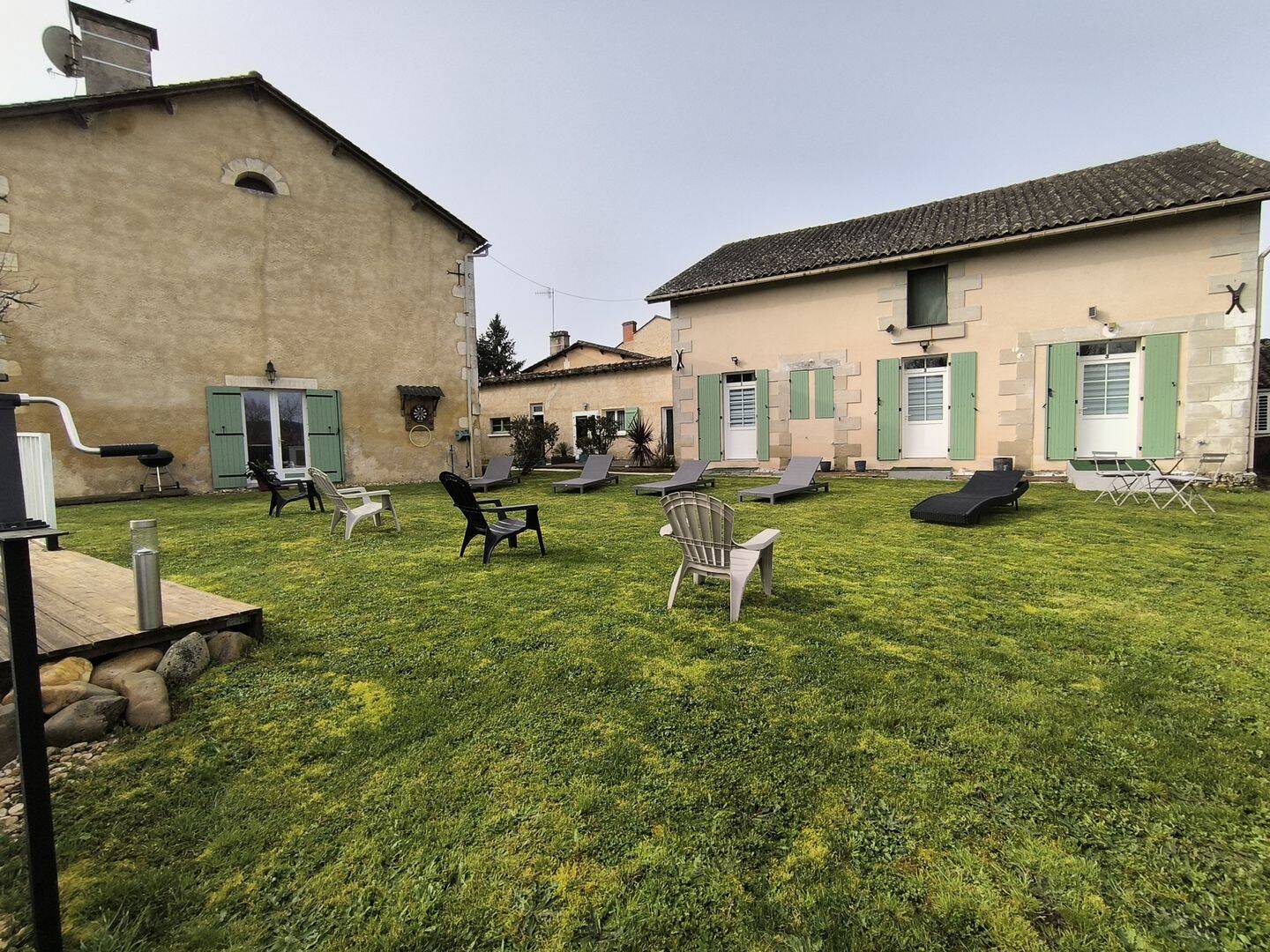 Maison 8 pièces 340 m² · à Saint-Médard-de-Mussidan · 340 m² · 345 000 €