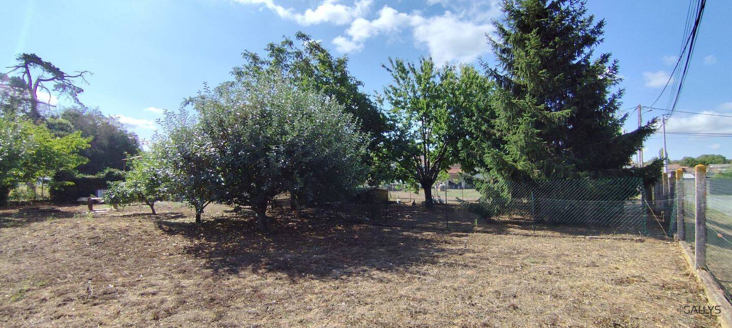Terrain de 700 m² à Gémozac - photo 2