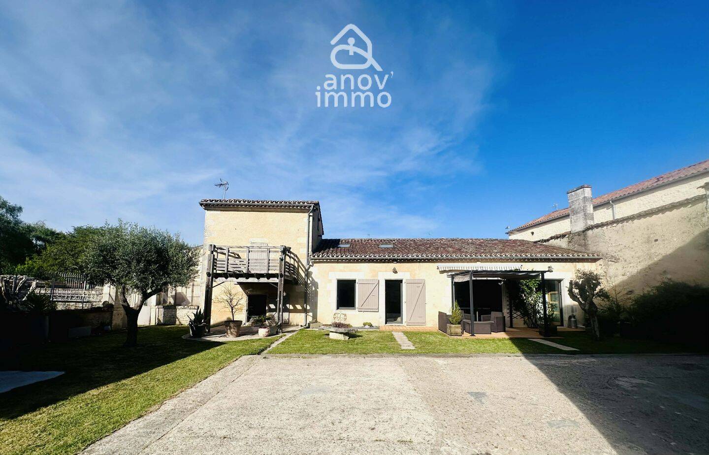 Maison 14 pièces 291 m² · à Châteauneuf-sur-Charente · 291,4 m² · 310 000 €