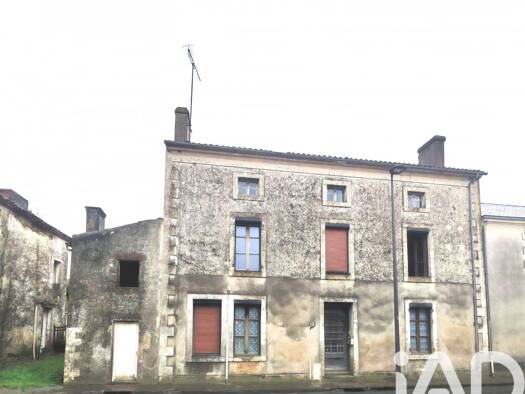 Maison à vendre 67 000 € 10 pièces 4 chambres 175 m² 945 m² de terrain La Réorthe 85210
