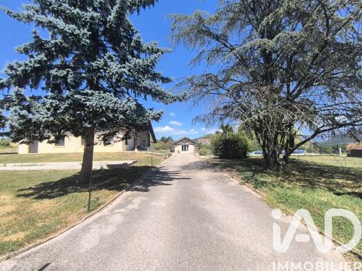 Maison à vendre 495 000 € 8 pièces 5 chambres 180 m² 5 600 m² de terrain Les Avenières Veyrins-Thuellin 38630