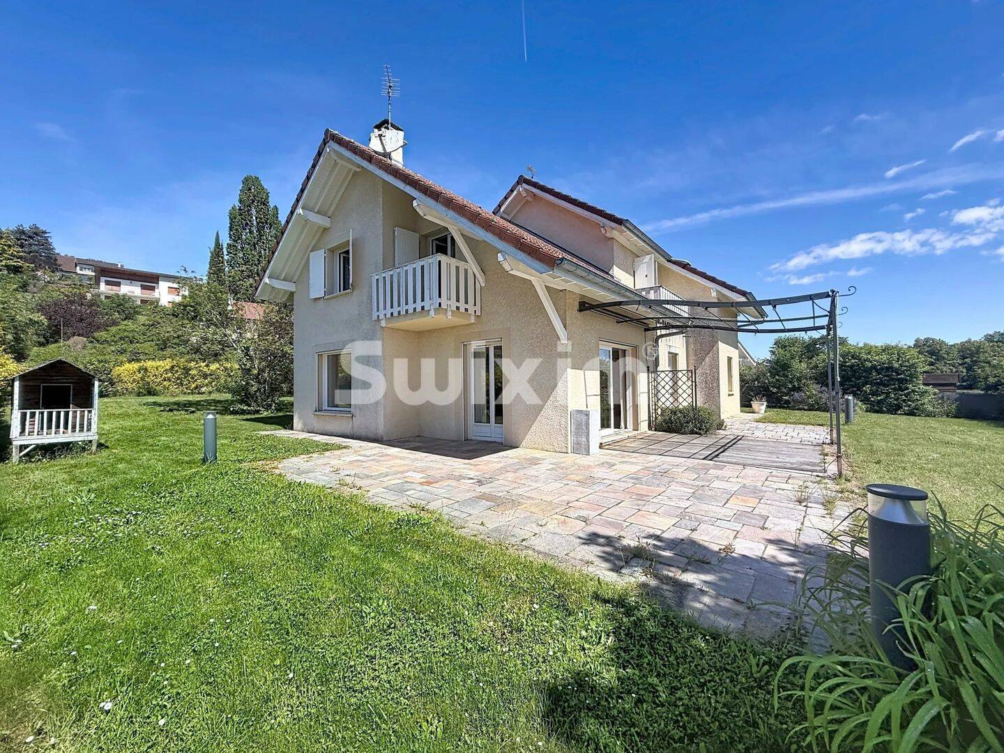 Maison 7 pièces 244 m² · à Grilly · 244 m² · 850 000 €