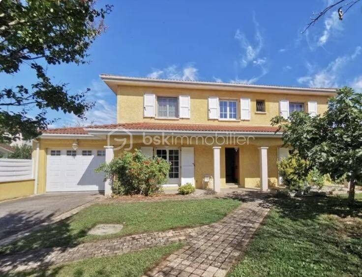 Maison 7 pièces 235 m² · à La Verpillière · 235 m² · 569 550 €