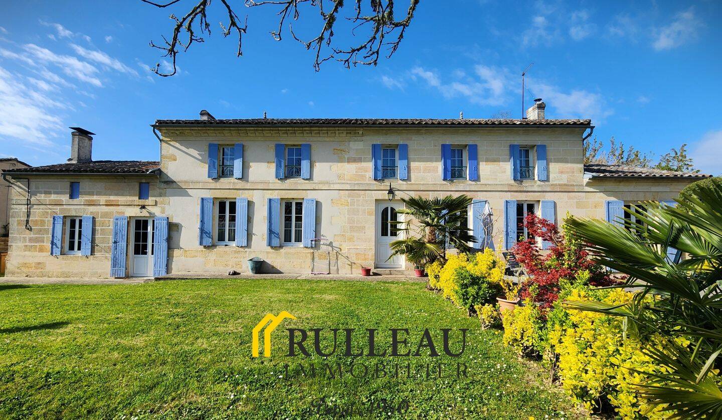 Maison 7 pièces 267 m² · à Teuillac · 267,2 m² · 495 000 €