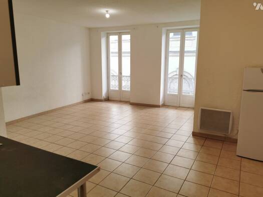 Appartement à louer 490 € 2 pièces 1 chambre 46 m² RDC Montélimar 26200