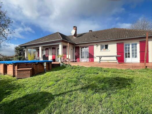 Maison à vendre 269 500 € 6 pièces 4 chambres 150 m² 4 800 m² de terrain Broût-Vernet 03110