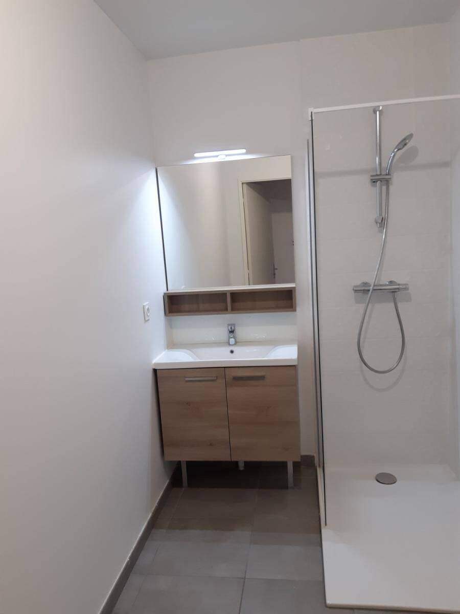 Appartement 3 pièces 68 m² · à Lyon 8ème Arrondissement · 68 m² · 1 006 €