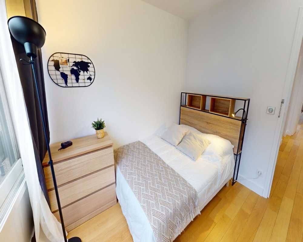 Appartement 4 pièces 90 m² · à Paris 15ème Arrondissement · 90 m² · 1 155 €