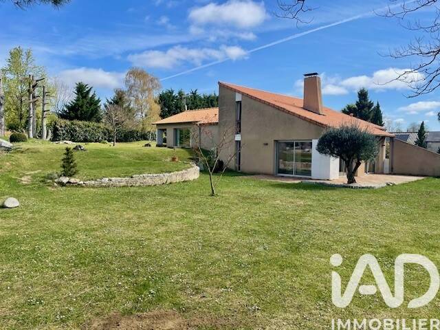 Maison 9 pièces 226 m² · à Saint-Genest-d'Ambière · 226 m² · 317 000 €