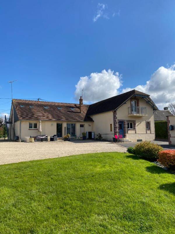 Maison 5 pièces 273 m² · à Crulai · 273 m² · 319 400 €