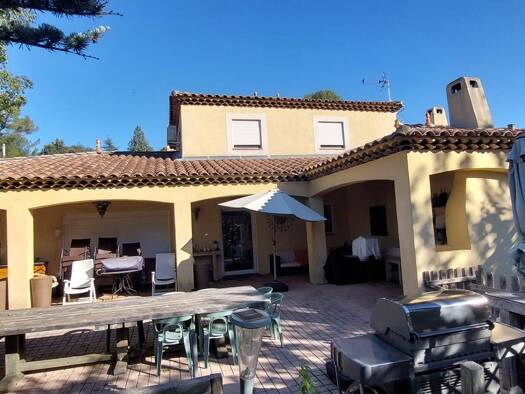 Villa à vendre 1 490 000 € 10 pièces 6 chambres 385 m² 5 000 m² de terrain Marseille 11ème arrondissement 13011