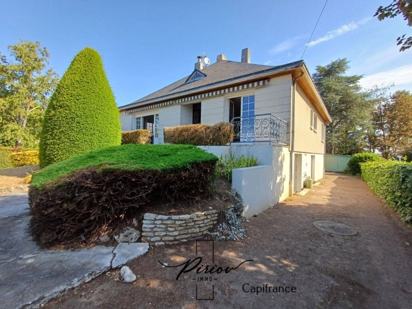Maison 9 pièces 228 m² · à Doué-en-Anjou · 228 m² · 308 200 €