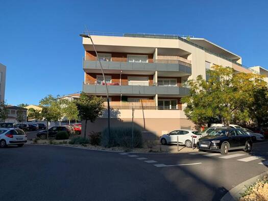 Appartement à vendre 269 200 € 3 pièces 2 chambres 64 m² Étage 3/4 Centre Les Angles 30133