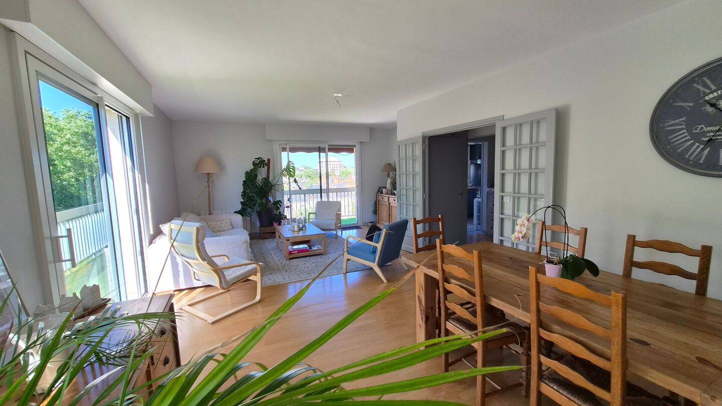 Appartement 7 pièces 157 m² · à Tours · 157 m² · 2 008 €