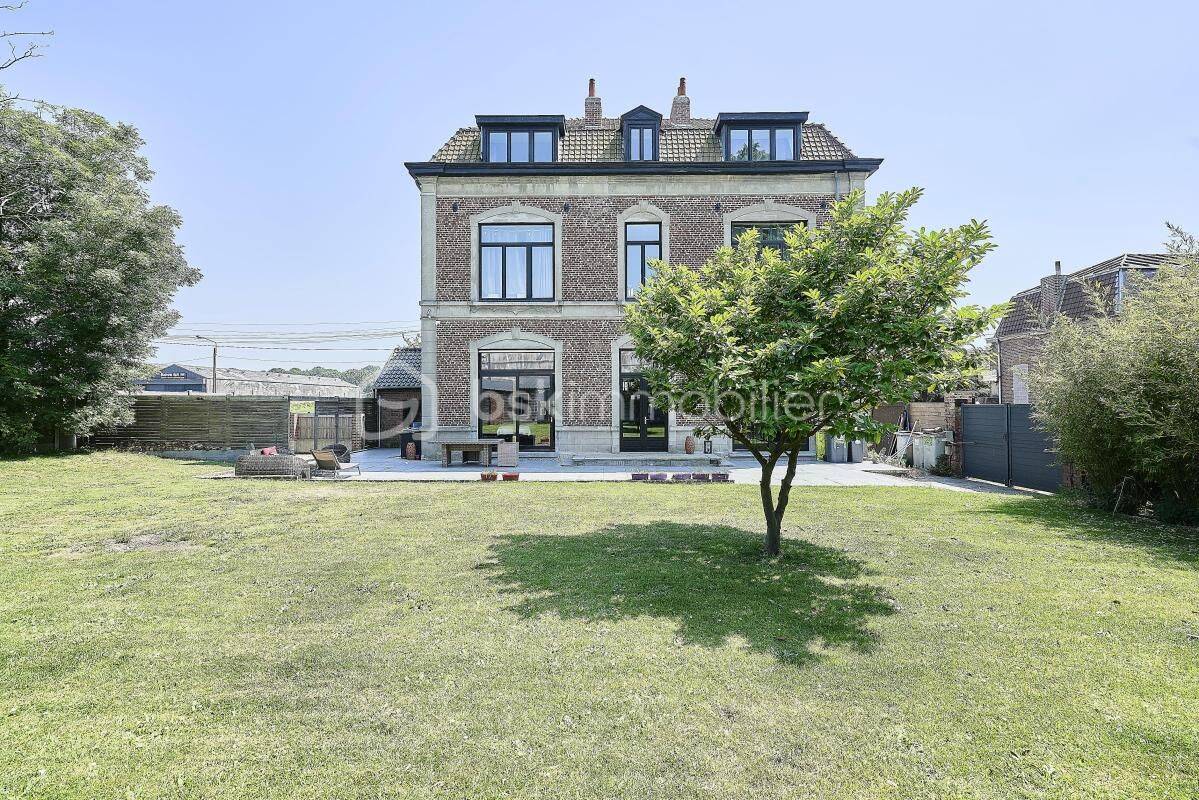 Maison 8 pièces 300 m² · à Comines · 300 m² · 595 000 €