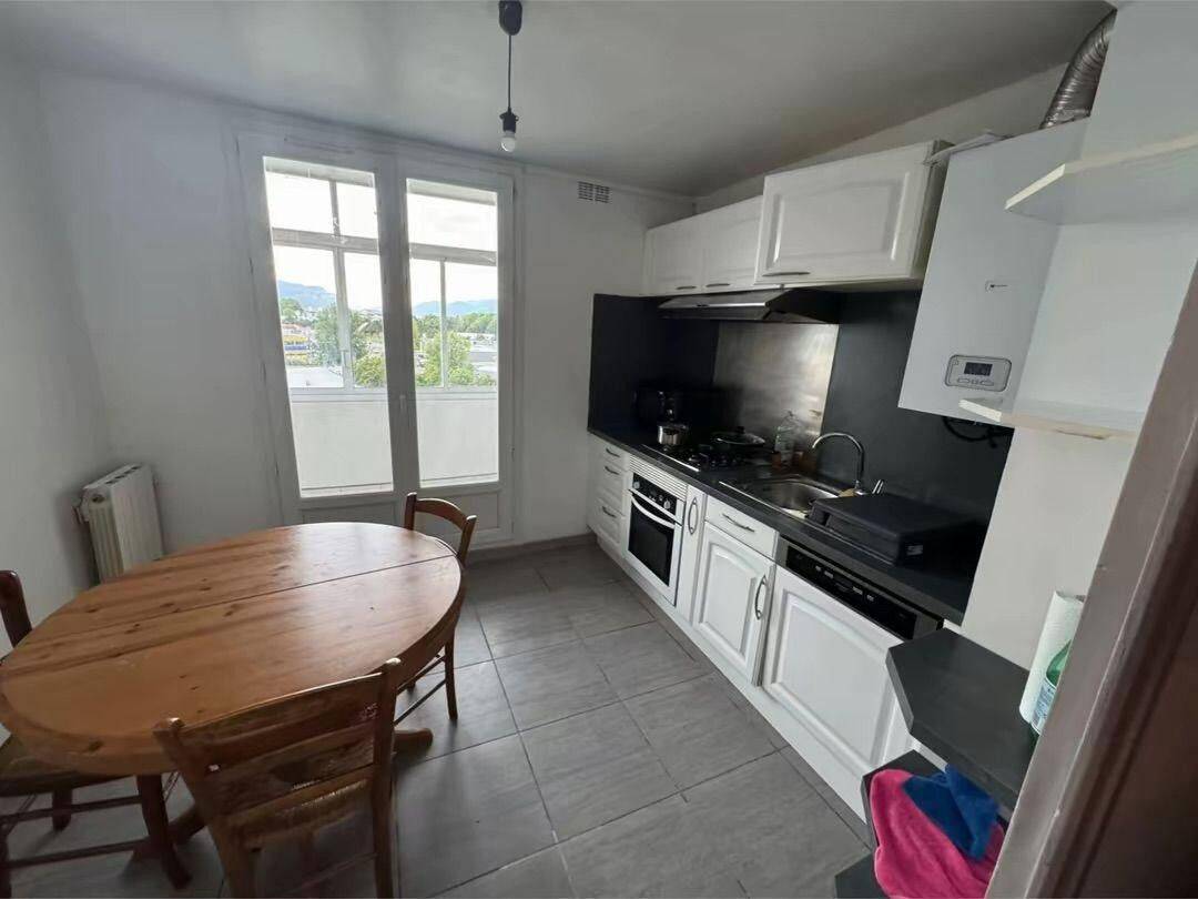 Appartement 1 pièce 85 m² · à Saint-Martin-d'Hères · 85 m² · 450 €