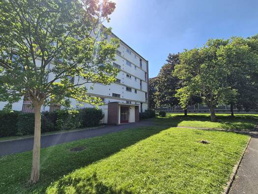 Appartement à vendre 200 000 € 3 pièces 2 chambres 58 m² Étage 3/4 Bois de Verrières-Coulée Verte-Parc Heller Antony 92160