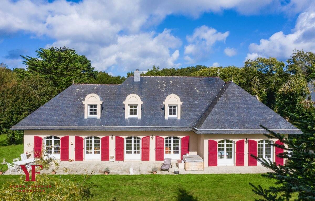 Maison 10 pièces 375 m² · à Dirinon · 375 m² · 649 500 €