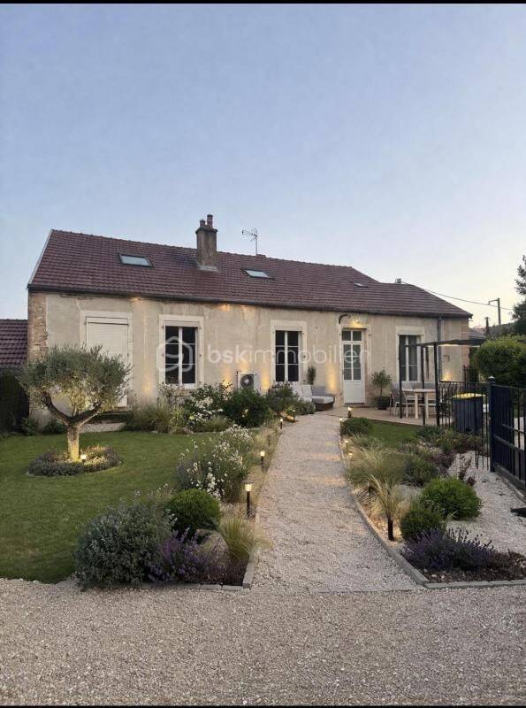 Maison 10 pièces 261 m² · à Selongey · 261 m² · 285 000 €
