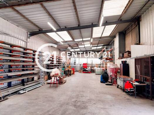 Local d'activités à louer 4 167 € 900 m² d'espace de stockage Trignac 44570