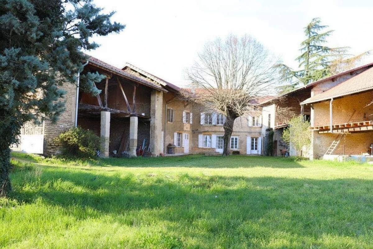 Maison 8 pièces 220 m² · à Triors · 220 m² · 480 000 €