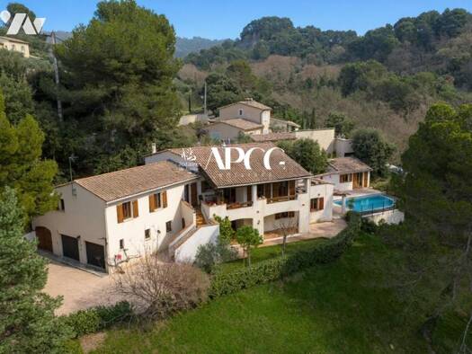 Maison à vendre 530 000 € 10 pièces 7 chambres 215 m² 2 609 m² de terrain Piégon 26110