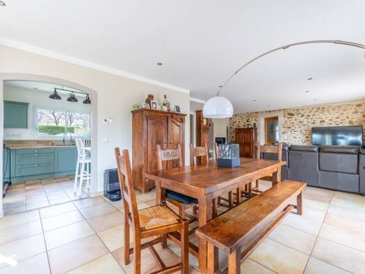 Maison de plain-pied à vendre 435 723 € 5 pièces 3 chambres 140 m² 3 176 m² de terrain Aubigny-Les Clouzeaux 85430