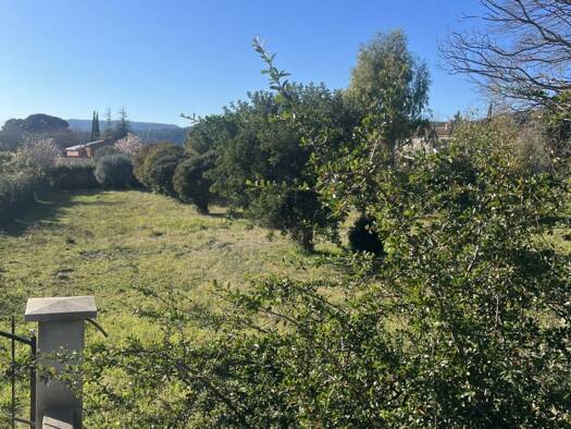 Terrain constructible viabilisé à vendre 500 000 € 592 m² de terrain Petite Couronne Cassis 13260