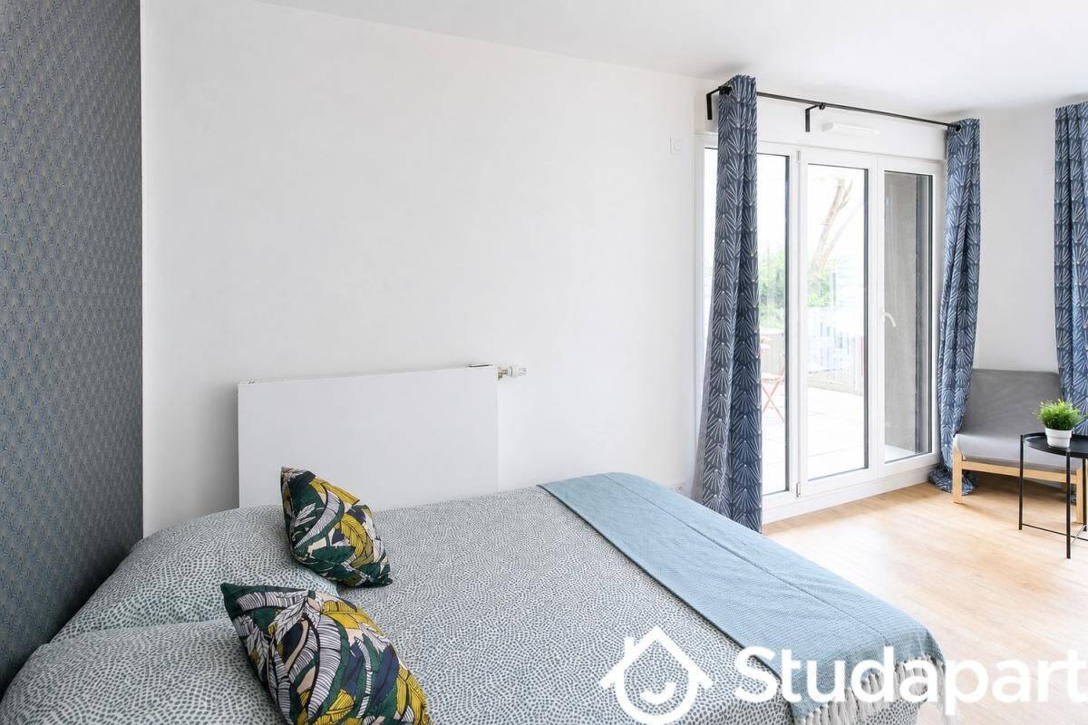 1 pièce 10 m² · à Clichy · 10 m² · 830 €