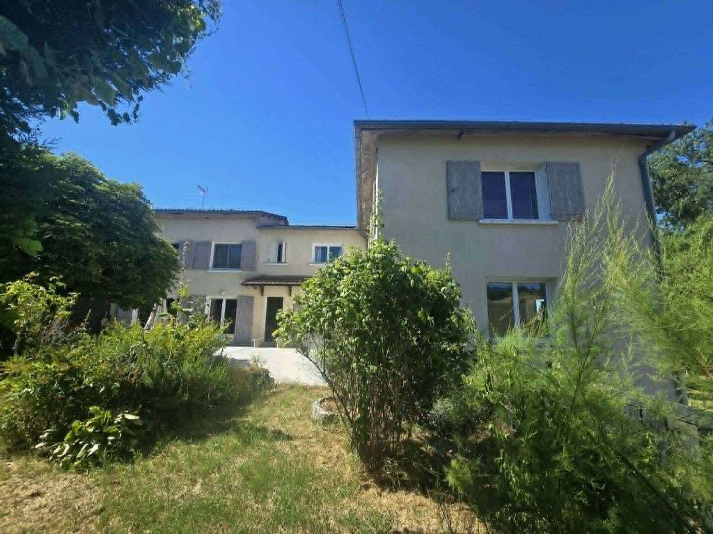 Maison 8 pièces 254 m² · à Chalais · 254 m² · 240 000 €