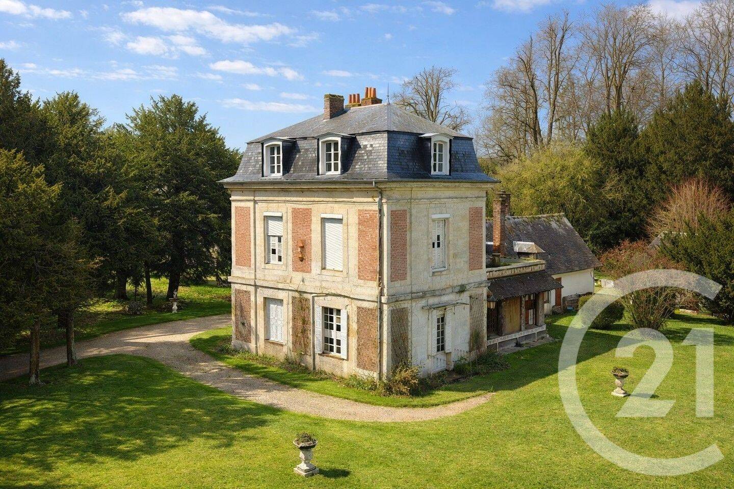 Maison 14 pièces 255 m² · à Lisieux · 255 m² · 390 000 €