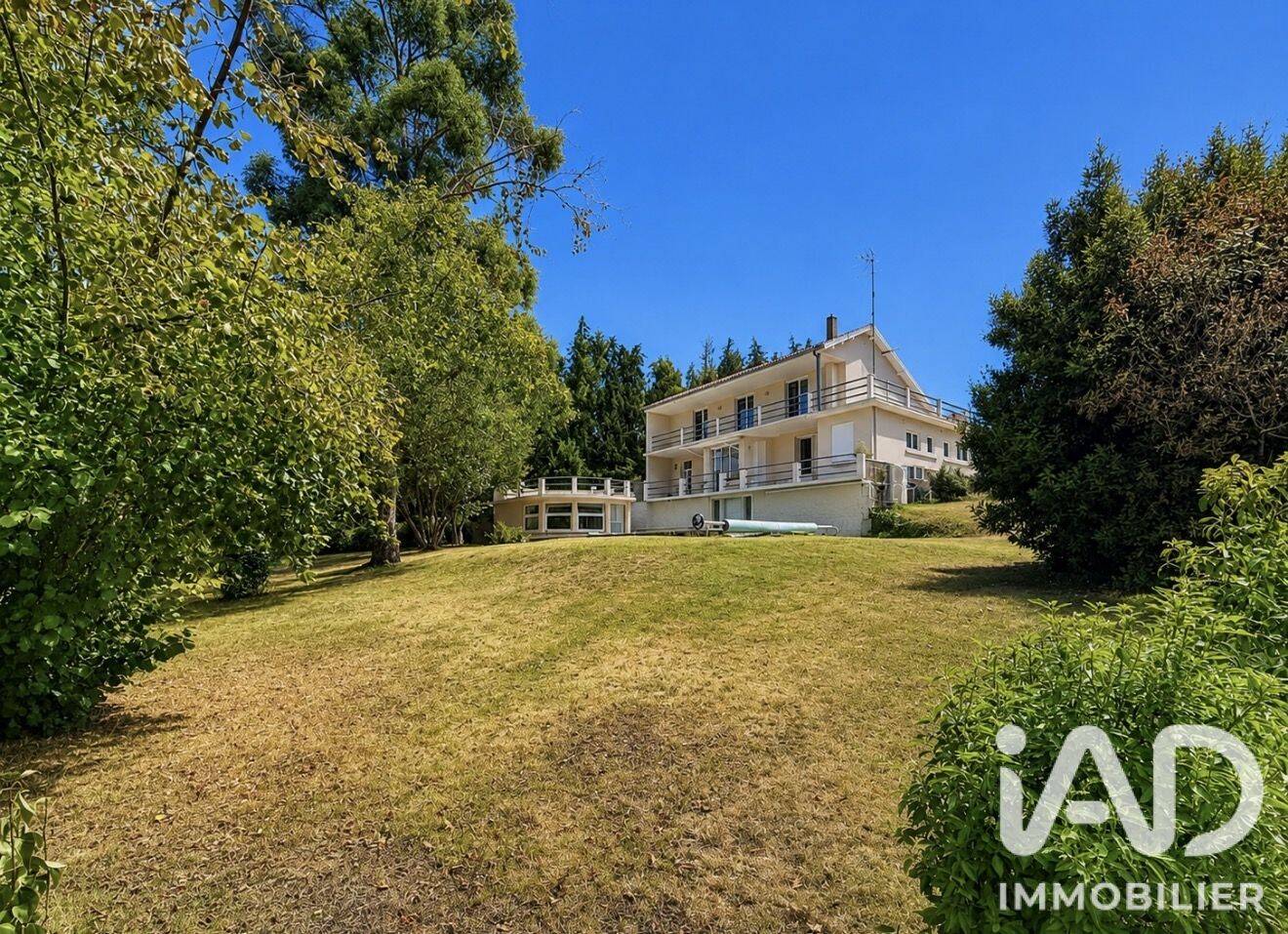 Maison 7 pièces 167 m² · à Montbron · 167 m² · 349 000 €