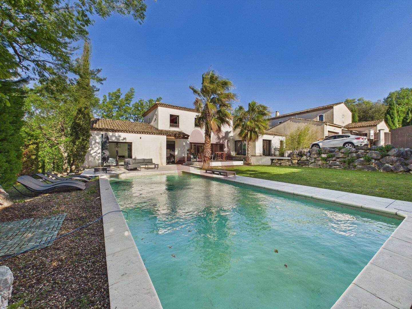 Maison 6 pièces 236 m² · à Rochefort-du-Gard · 236 m² · 849 000 €