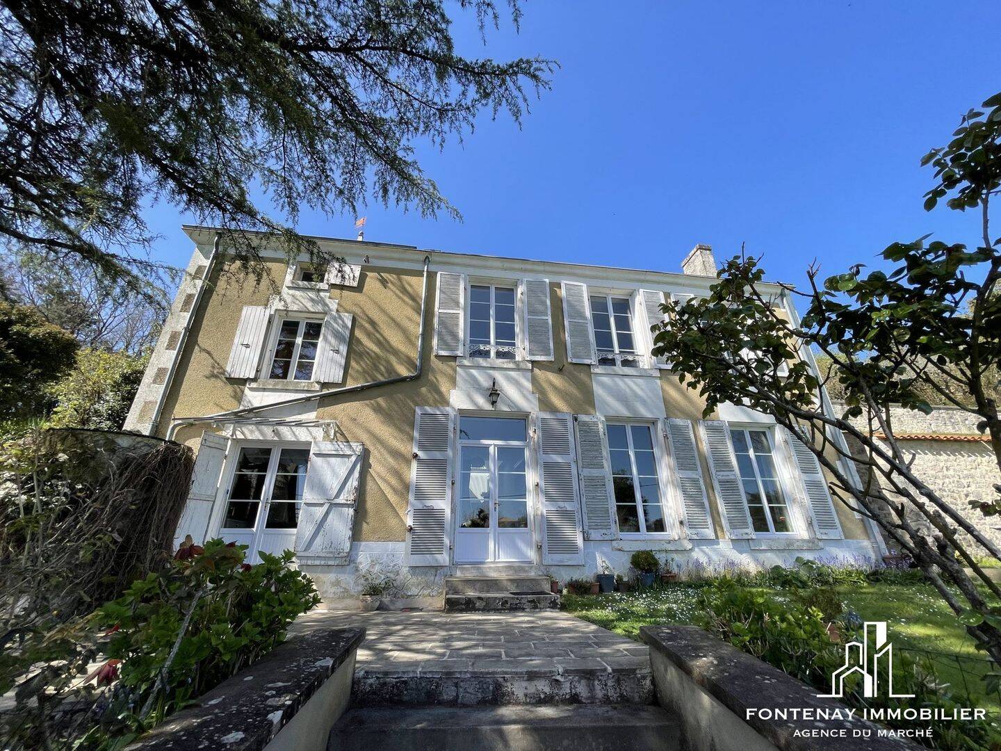 Maison 7 pièces 173 m² · à Fontenay-le-Comte · 172,6 m² · 298 000 €