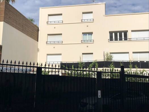 Appartement à louer 850 € 1 pièce 18 m² Étage 2/3 disponible dès maintenant Bergère-Moulin Puteaux 92800