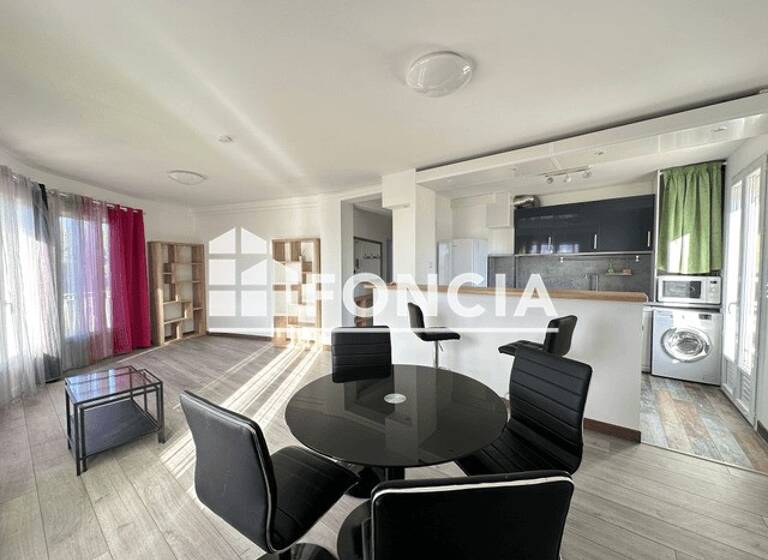 Appartement à louer 850 € 3 pièces 2<br/>chambres 68 m²<br/>superficie 3/5<br/>étage Claret Toulon 83200