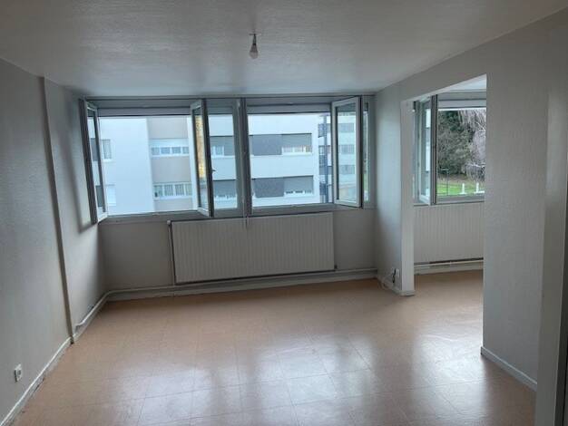 Appartement à louer 596 € 3 pièces 2 chambres 58 m² Étage 2/3 Oyonnax 01100
