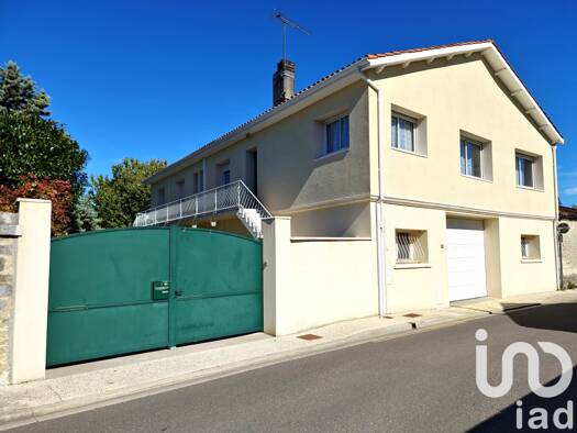 Maison à vendre 259 900 € 8 pièces 6 chambres 184 m² 1 033 m² de terrain Jarnac 16200