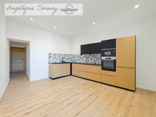 Appartement à vendre 169 000 € 3 pièces 2 chambres 73 m² Étage 1/2 Centre Lons-le-Saunier 39000